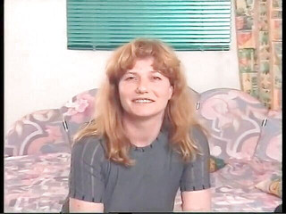 Lucky Cooch: La milf bionda viene sditalinata al suo primo casting