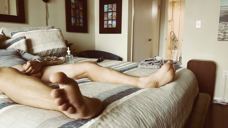 Barefoot Blake: Masturbation und cumming 23. dezember 2024