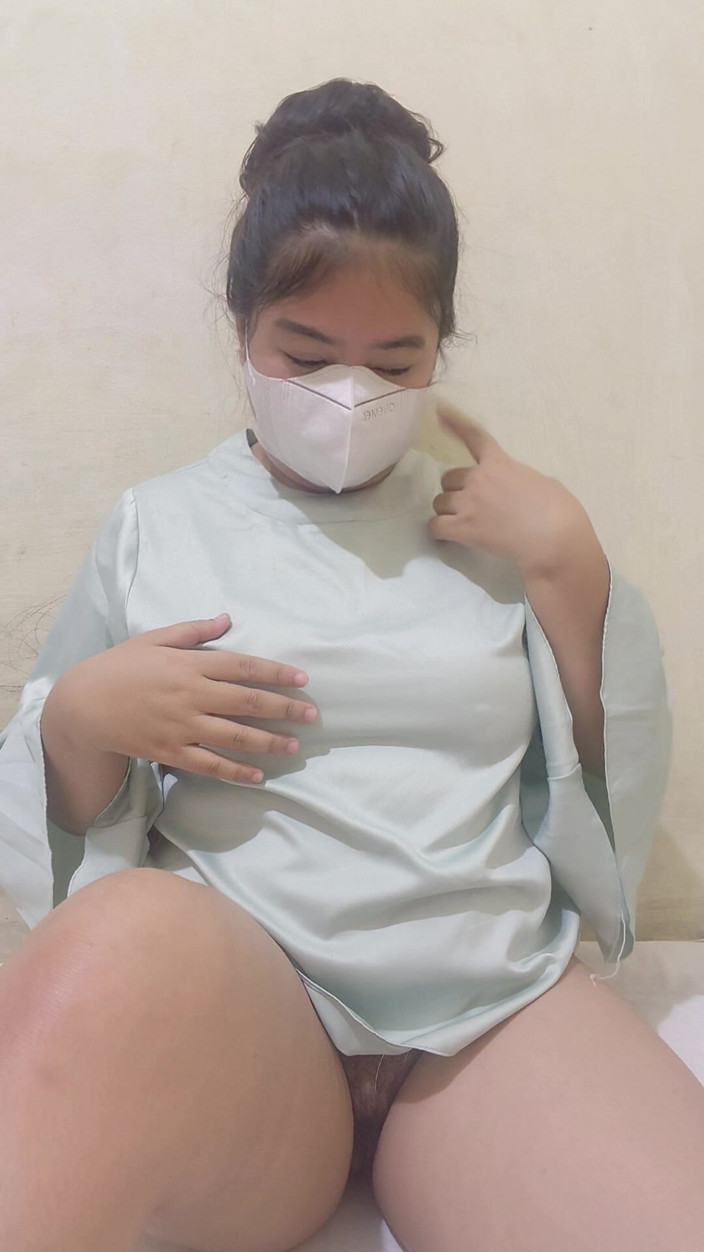 worldjeri69: Amateur Pose in a Seductive Way with Big Breasts and...