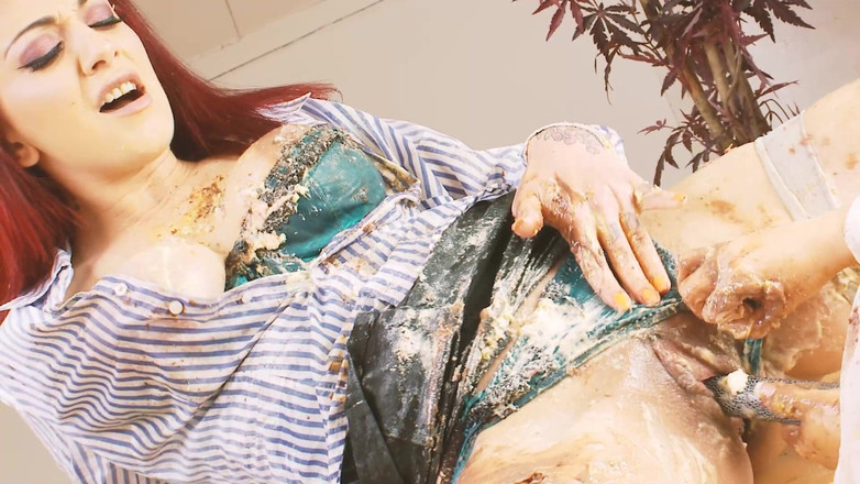 DARVASEX: Lesbianas Manchadas MILFs En 2_two Escena En Lencería Se Follan Cubiertas...