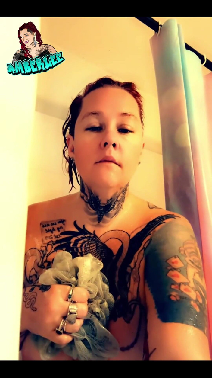 AmberLee: Lồn to mọng nước