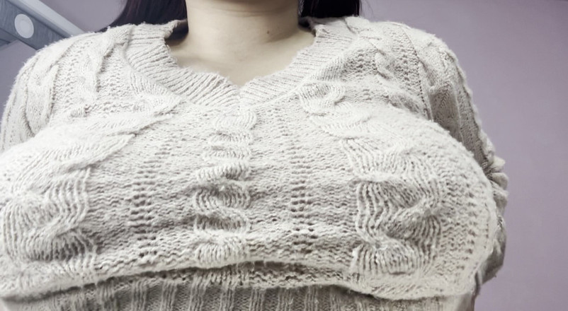 JULY TOMAS: Suge-mi sânii Joy cu un curvi alb foarte sexy.