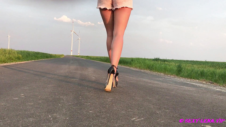 Goddess Lena: プラトーハイヒールウォーク