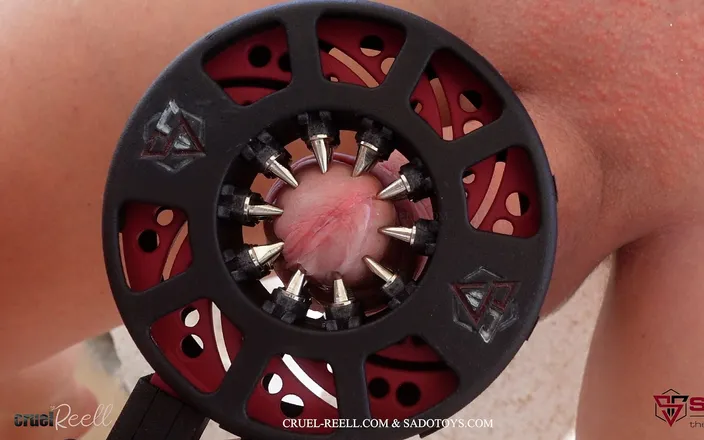 Cruel Reell: Cruel Reell - the Unconventional Scissorhold - Sponsored by Sadotoys