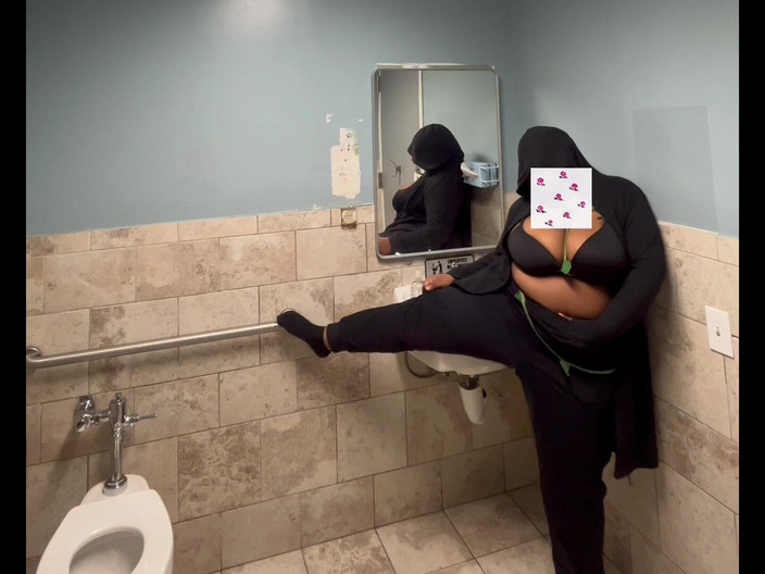 Anye Meshell: Le mutandine della Velenosa Ivy si stanno bagnando!