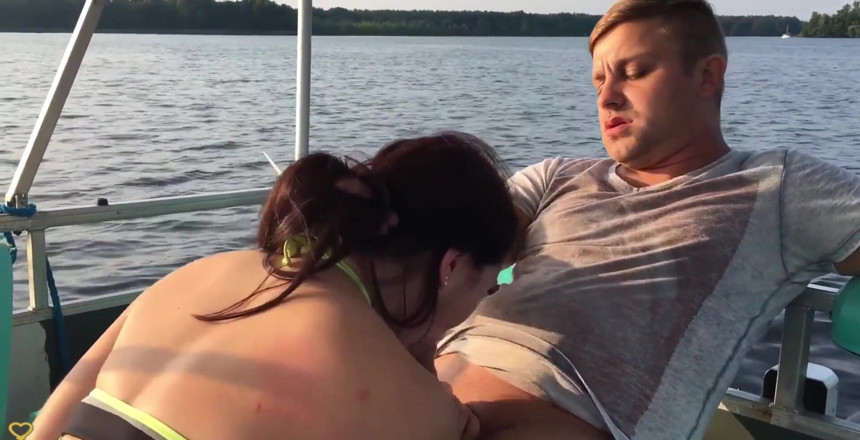 Emma Secret: Omg! Foda ao ar livre no meio do lago! e...