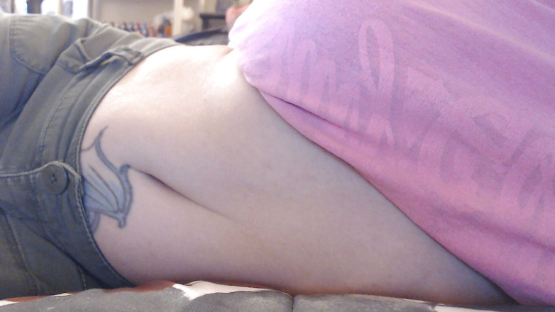 Abby Anna: Asmr memakan dua cerita yang ditelan