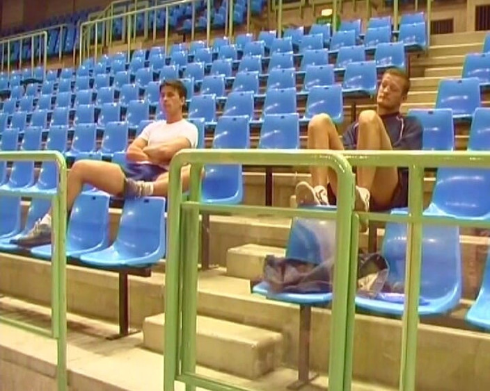 Monde Francais: O gagică franceză drăguță în vestiar