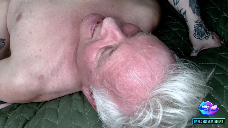 Darlo ent: Старий проти молодого - погані дворецькі деякі красуні