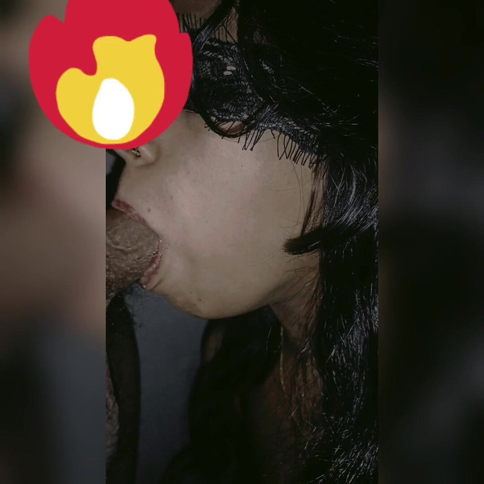 Hot Sis: Latika sert yarak emiyor