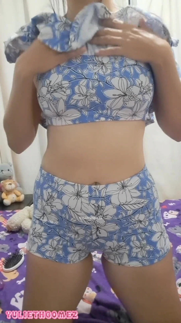 Yulieth Gomez: 18 Year Old College Girl Loses a Bet and Shows...