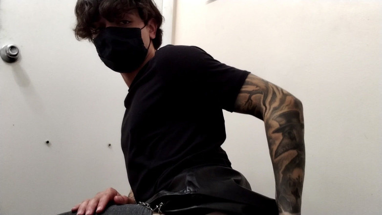 Vovxxx: Femboy Lex Catene Dentro