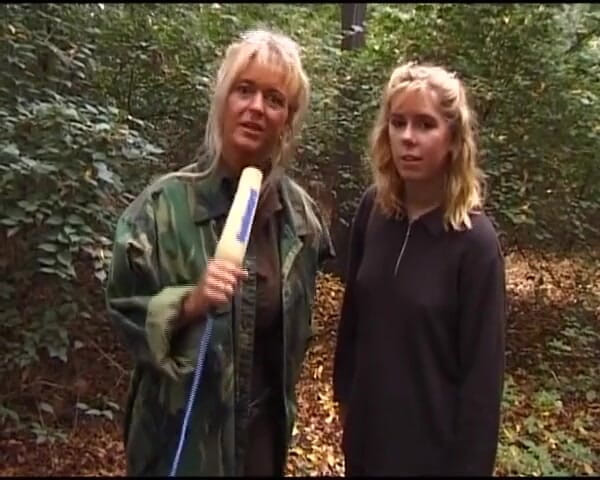 Deutsche Camgirls: 来自德国的可爱少女在户外试镜时自慰