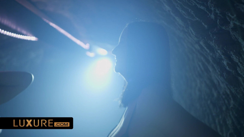 Luxure: 캐롤리나를 깨어난 낯선 사람