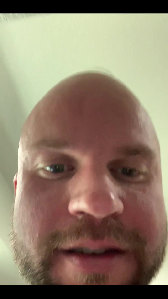 Jasons feet: Líbí se mi být obrem a používám tě, jak chci