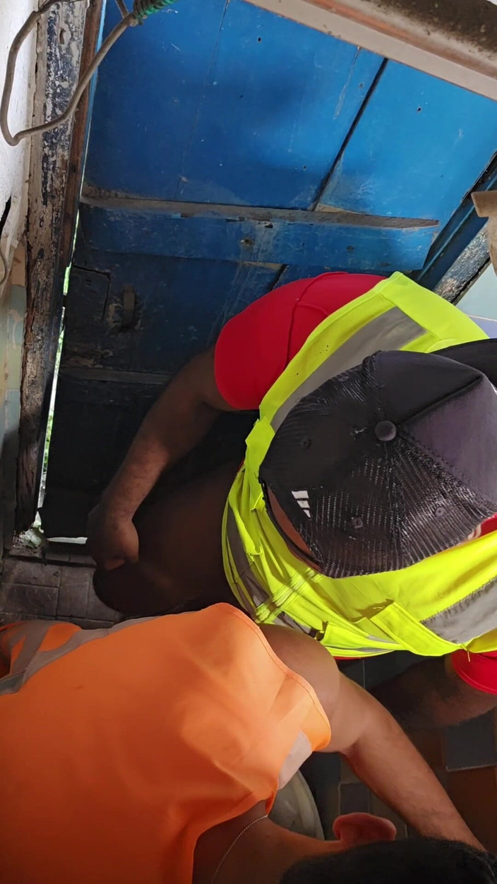 TheBlacKHunterr: Banheiro Da Obra Virou Putaria