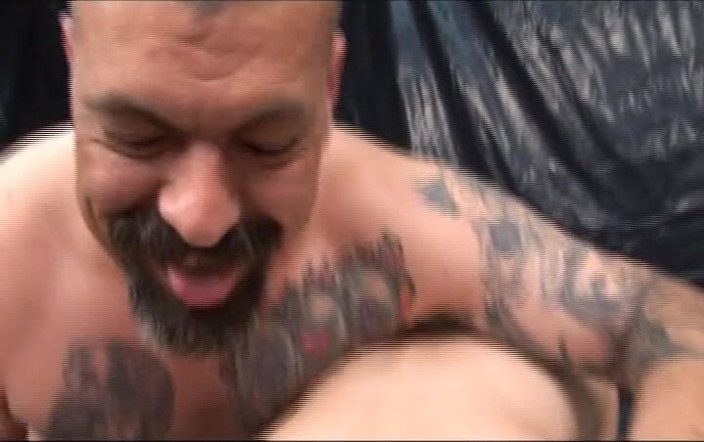 Goldenxtapes: La bionda succhia avidamente un cazzo enorme