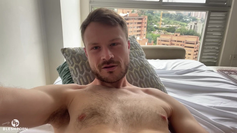 bleshporn: ジュリアン・ブレッシュが太ったチンポを見せびらかす