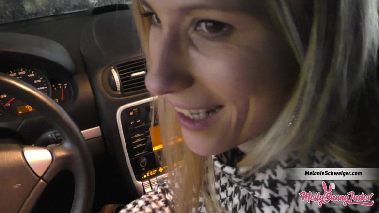Mellybunnyluder: Blowjob during carwash