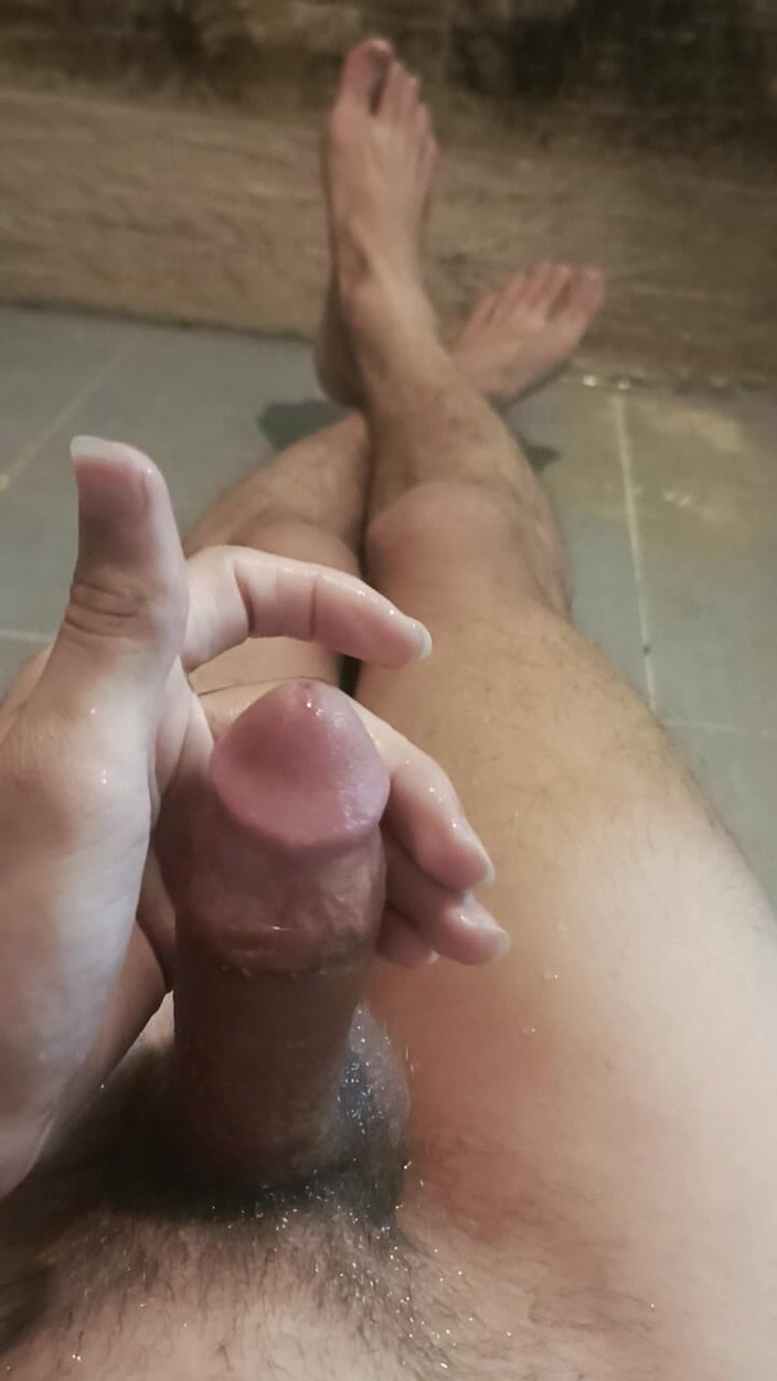 Piss play and piss on itself: おしっこ遊びと足におしっこをかける。