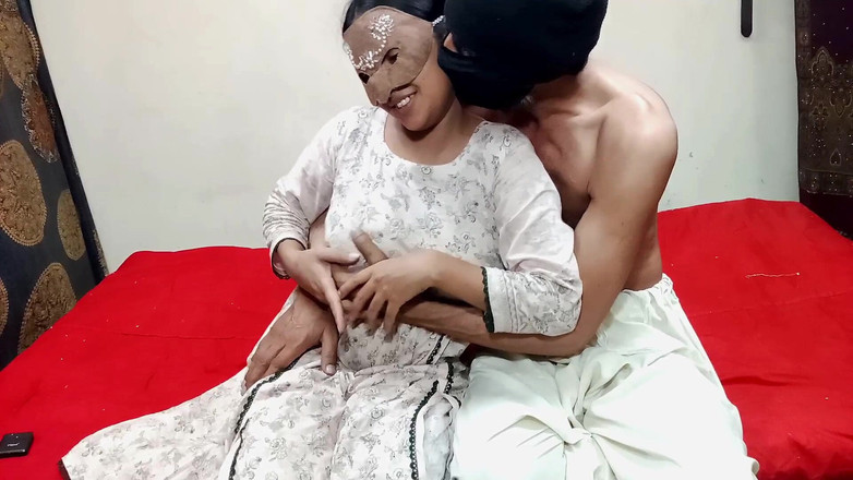 MehwishButt: Tetona india de la universidad follada duro por su maestro