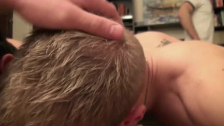 AMATOR PORN MADE IN FRANCE: Due giovani sexy tizi etero che scopano gay