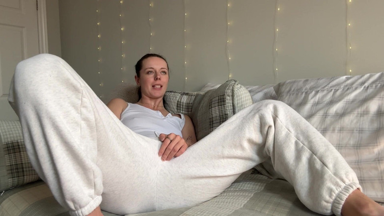 Nadia Foxx: Masturbuje a sténá! Sexy orgasmus při prstění!