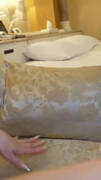 Elegante slanke dame uit Ashiya met verfijnde charme en een rustige verleidelijke aanwezigheid 1ste