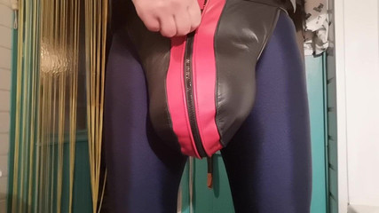 Monster_Meat_: Perfektes ausbeulen in leder-jockstrap