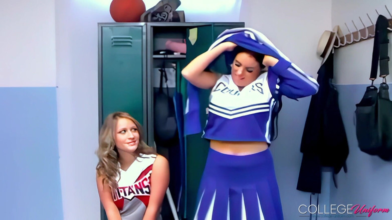 College Uniform: चीयरलीडर्स की विशेषता Candice Collyer, Fiona G
