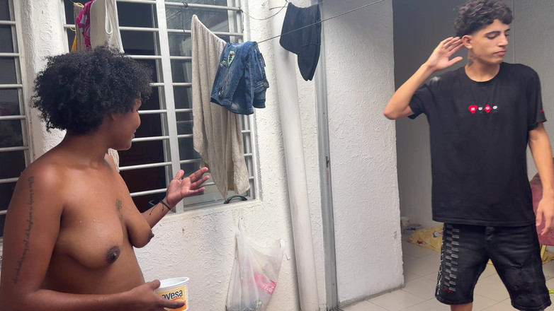 katyJay: Ma belle-mère à gros cul m’aide à prendre mon bain et nous...