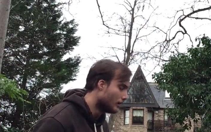 Sexy guy nude: Masturbându-se în public!