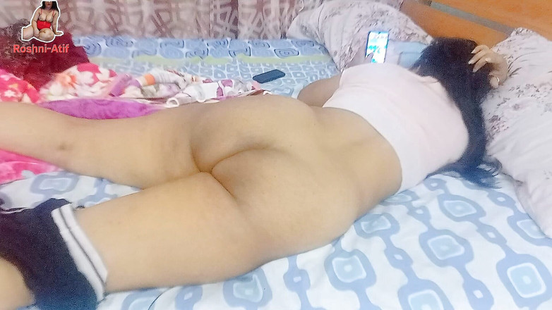 roshni-atif: Adik tiri Bangladesh dan abang tiri muda berkongkek video