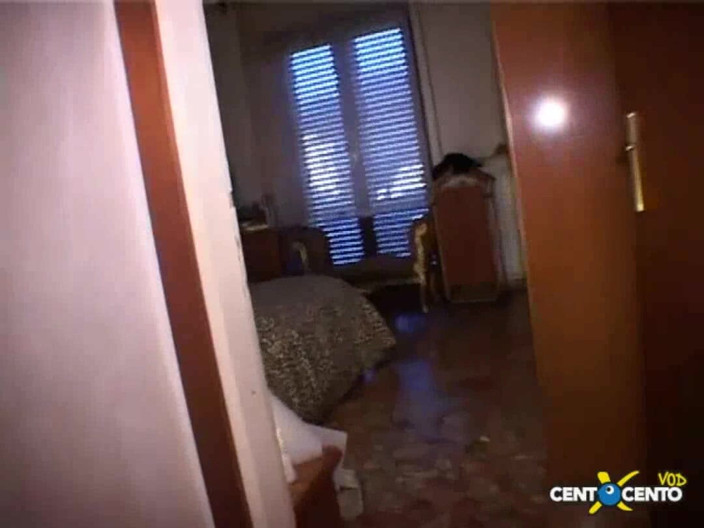 CentoXCento Italia: Blessed Is He Who Makes Them on the Sofa! (film Completo...