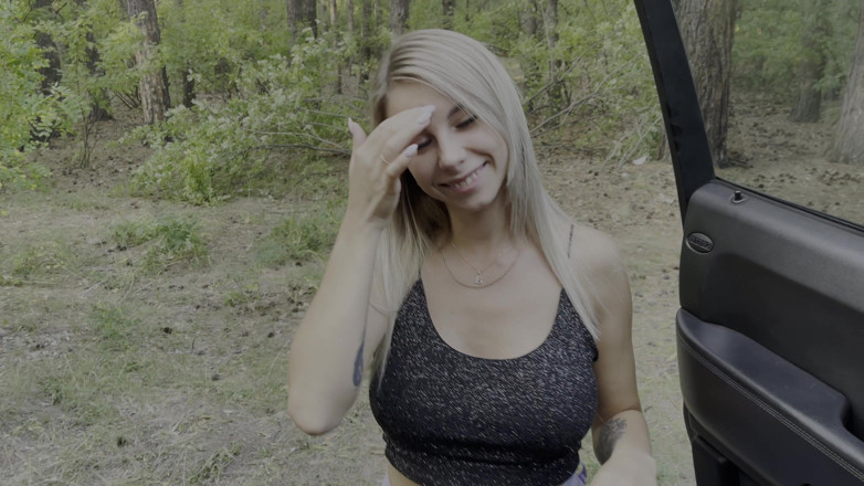 Vik1one: Muie sexy în pădure adânc în gât de la o blondă sexy