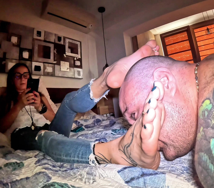 Mistressyammyboots: Luk před mými nohama