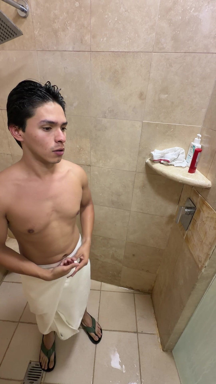 joanraay: Gym Showers