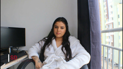 MelanieCaceres: 레즈가 아니라는 것을 대학 전체에 보여주는 의붓여동생 - 스페인어 포르노