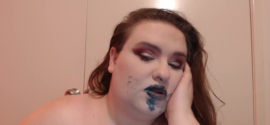 LaLaDelilah: 哦等等...另一个！我想我以为我在拍照！