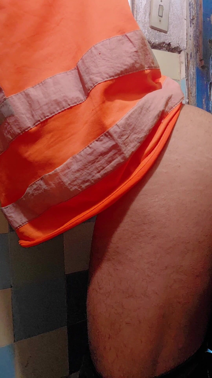 TheBlacKHunterr: 已婚员工在浴室接同事