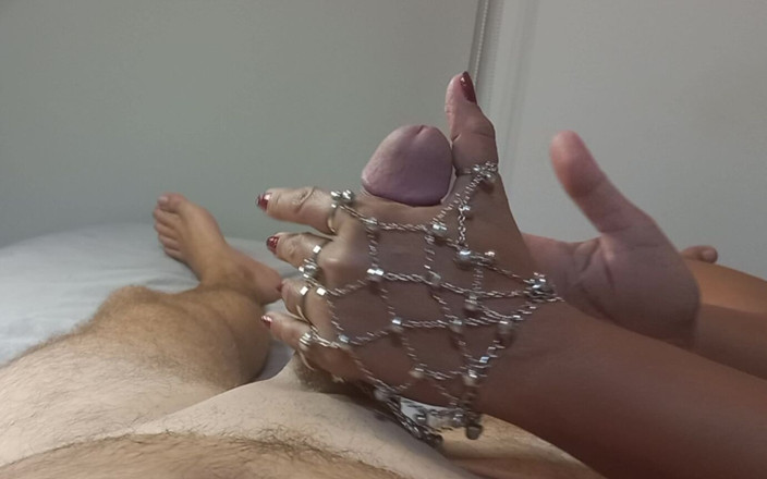 Handjob Passion: Matură sexy asiatică cu unghii roșii și lanț argintiu labă uleioasă -...
