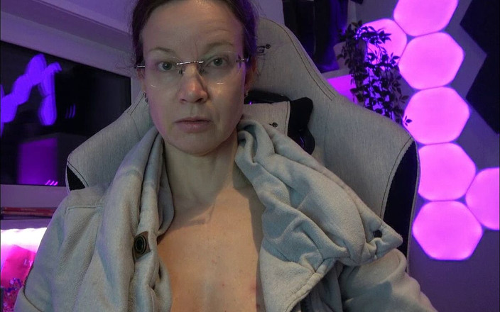 Annika Rose: Yaraklarla ilgili edepsiz konuşma