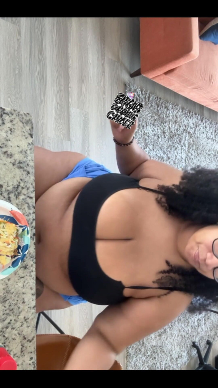 Biggdebbie solo: Biggdebbiecakez Mukbang