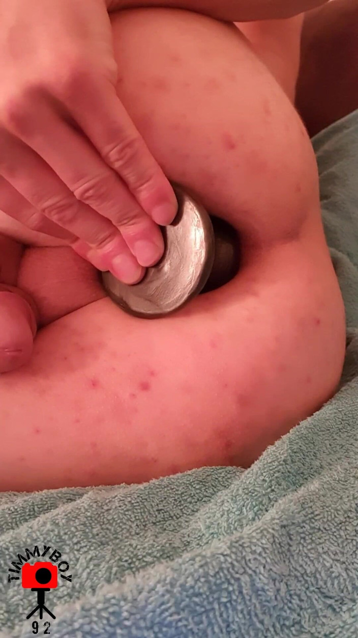 Timmyboy: Timmyboy92 effeminato gioca con un grande plug anale