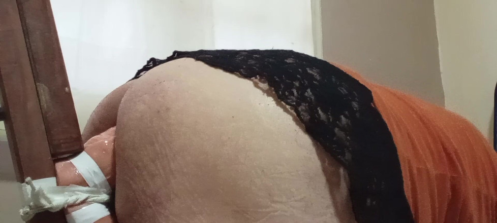 Todo -Anal: Мені дуже спекотно, і я одягаюся у свою дуже сексуальну чорну спідницю.