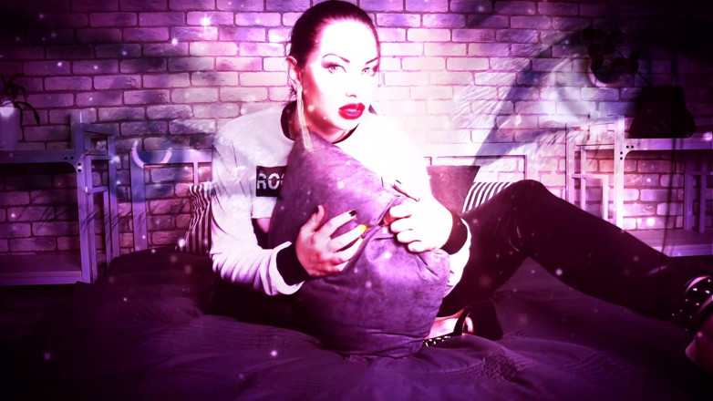 Goddess Misha Goldy: Inhale the sniffers and jerk it loser for me