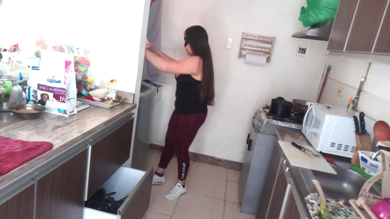 Mike Franco: Fahişe üvey kız kardeşim bana göğüslerini ve büyük am frikiği gösteriyor