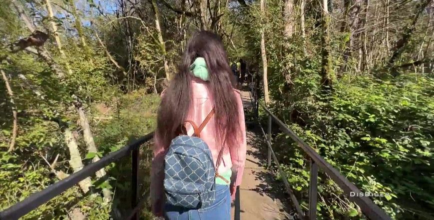 Dis Diger: Прогулянка по лісу закінчилася трахом сексуальної дівчини-гіда