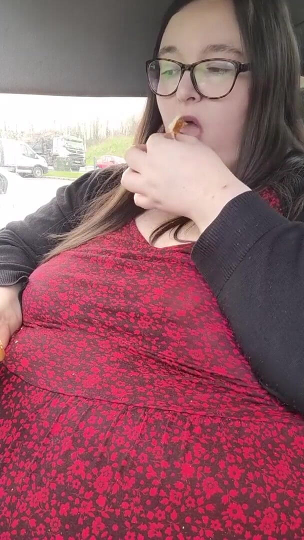 SSBBWLadyBrads: I love stuffing this belly with BK