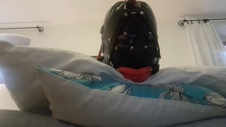 LauraOnHeels: Laura throatfucked with a big lips gag has to swallow...